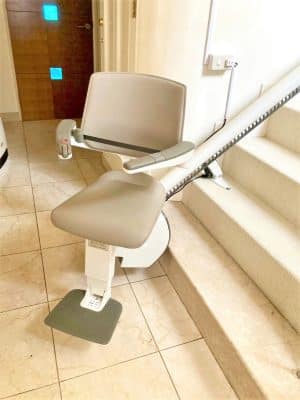 階段昇降機、階段リフト、福祉用具