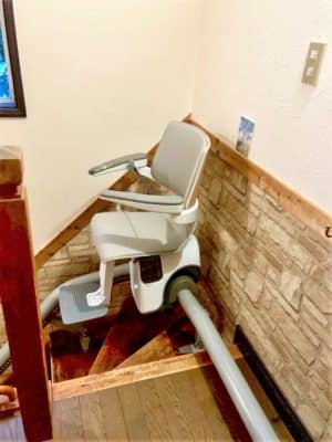 階段昇降機、階段リフト、福祉用具