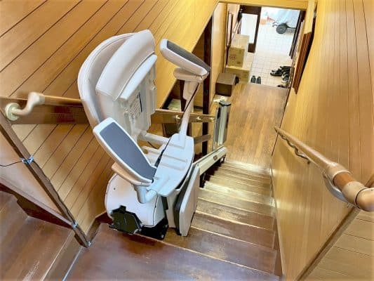 階段昇降機、階段リフト、福祉用具