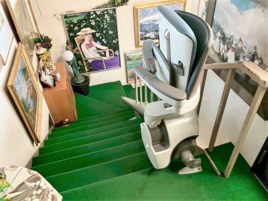 階段昇降機、階段リフト、福祉用具