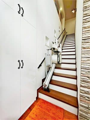 階段昇降機、階段リフト、福祉用具