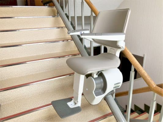 いす式階段昇降機、階段リフト、福祉用具