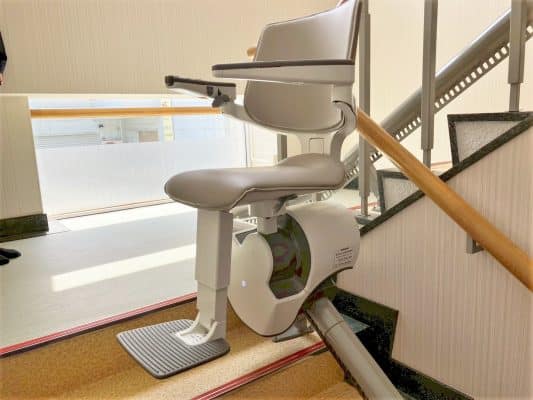 いす式階段昇降機、階段リフト、福祉用具