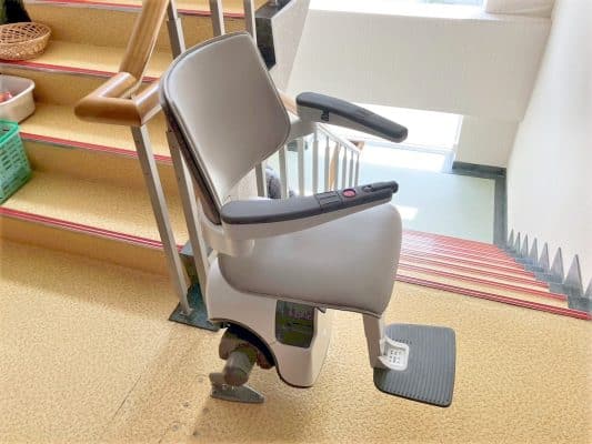 いす式階段昇降機、階段リフト、福祉用具