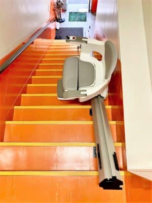 階段昇降機、階段リフト、福祉用具