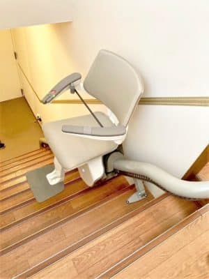 階段昇降機、階段リフト、福祉用具