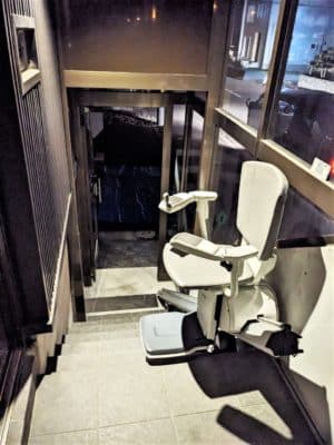 階段昇降機　上階写真