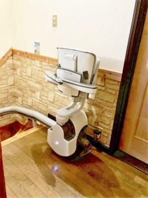 和歌山県田辺市の屋内曲がりの階段に階段昇降機(階段リフト)を1台設置致しました!【設置事例】 5 階段昇降機、階段リフト、福祉用具