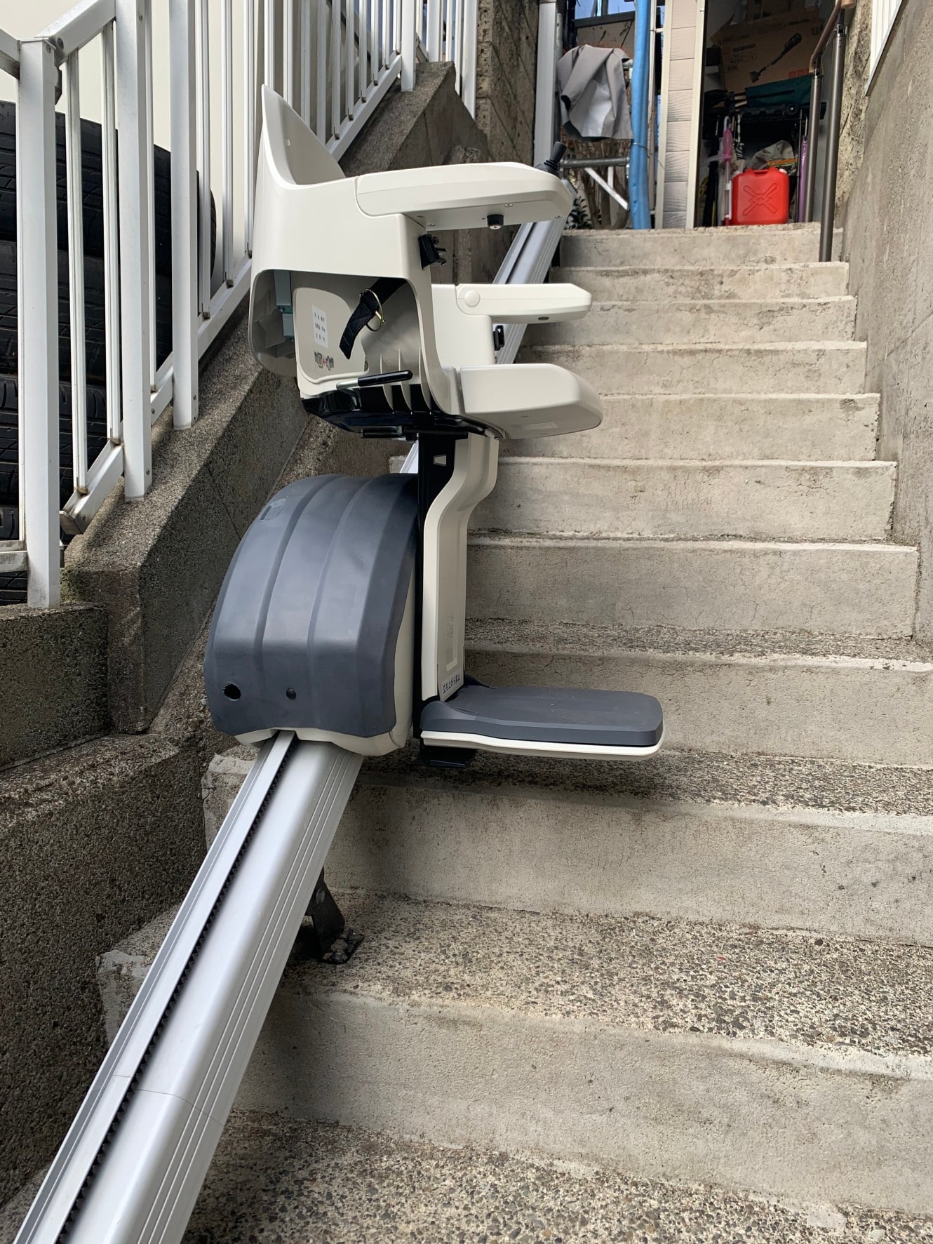 東京本社】神奈川県平塚市 屋外専用階段リフトを設置しました！ | 階段
