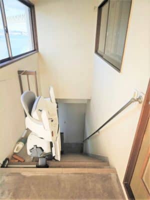 兵庫県淡路市の屋内真っすぐの階段に階段昇降機(階段リフト)を1台設置致しました!【設置事例】 5 階段昇降機、階段リフト、福祉用具