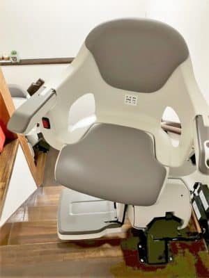 大分県別府市の屋内真っすぐの階段に階段昇降機(階段リフト)を1台設置致しました!【設置事例】 5 階段昇降機、階段リフト、福祉用具