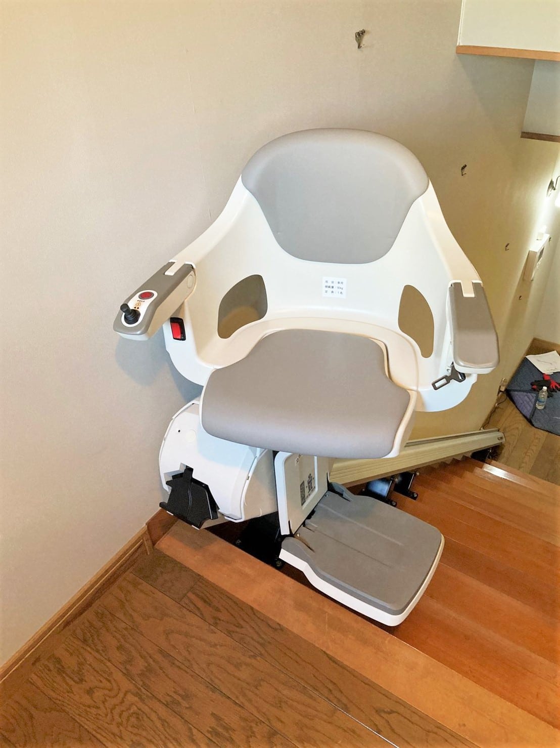 【 DAIKO/ダイコー 】階段昇降機 直線 屋内タイプ Levant/レバント 介護 介助 約5m ■2018年製■動作済 DAIKO/ダイコー 】階段昇降機 直線 屋内タイプ Levant/レバント 介護