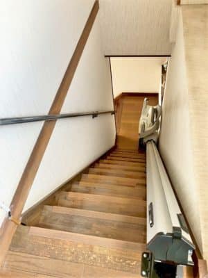 山口県光市の屋内真っすぐの階段に階段昇降機(階段リフト)を1台設置致しました!【設置事例】 3 福祉用具、階段昇降機、階段リフト