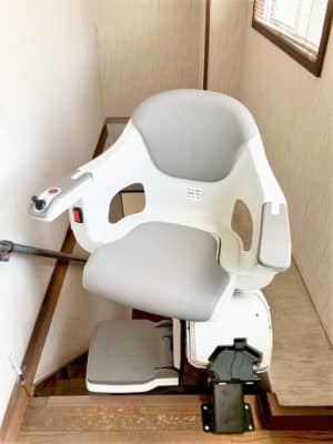 山口県光市の屋内真っすぐの階段に階段昇降機(階段リフト)を1台設置致しました!【設置事例】 4 福祉用具、階段昇降機、階段リフト