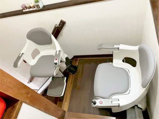 大分県別府市の屋内真っすぐの階段に階段昇降機(階段リフト)を1台設置致しました!【設置事例】 3 階段昇降機、階段リフト、福祉用具