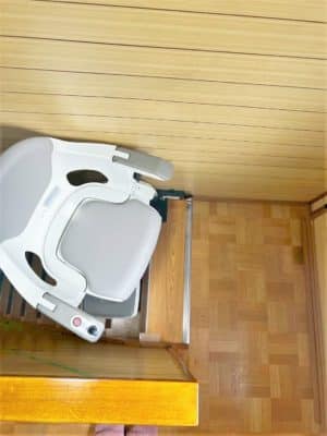 大阪府豊中市の屋内真っすぐの階段に階段昇降機(階段リフト)を1台設置致しました!【設置事例】 4 階段昇降機、階段リフト、ステアリフト、福祉用具