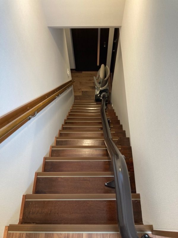 階段昇降機・介護用階段リフト・家庭用階段昇降機販売レンタルの「ダイコー株式会社」