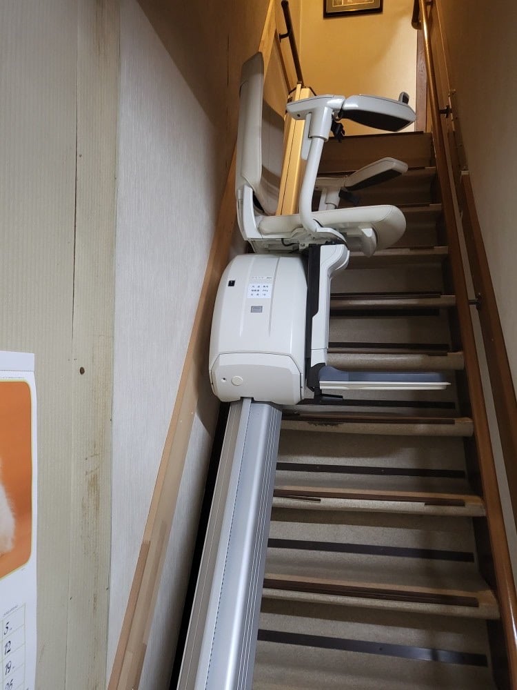 階段昇降機　屋内直線タイプ