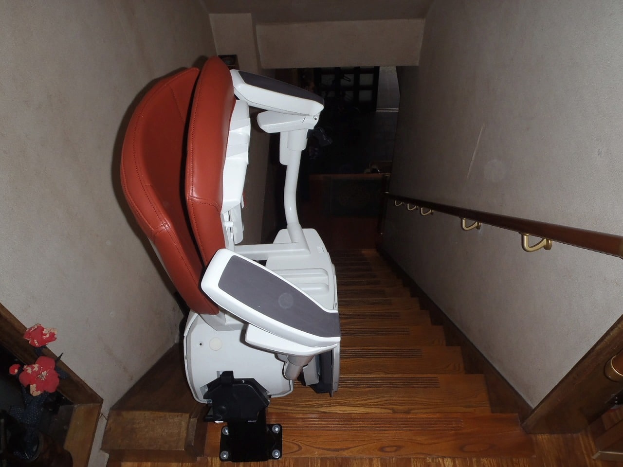 名古屋　階段昇降機（階段リフト）