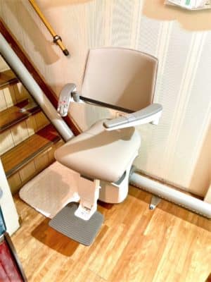 階段の昇り降りが楽になる福祉用具。階段昇降機。階段リフト。