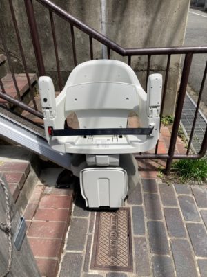 階段昇降機、階段リフト、福祉用具、屋外階段