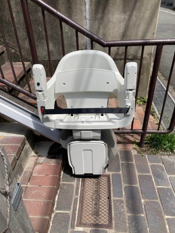 階段昇降機、階段リフト、福祉用具、屋外階段