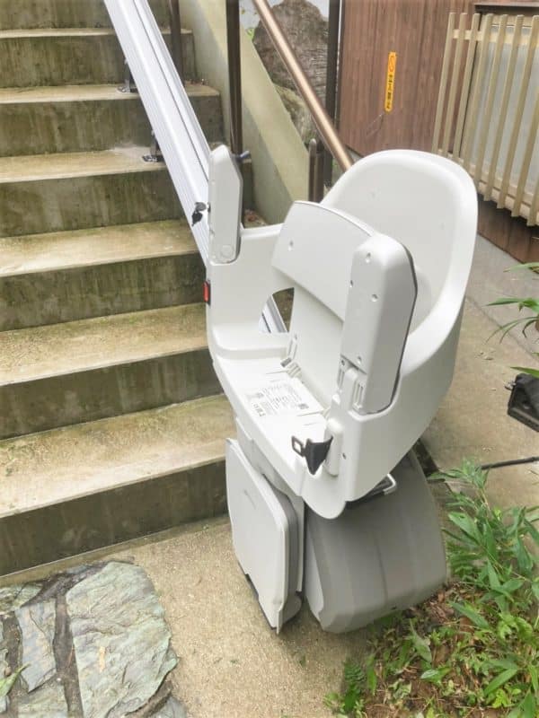 いす式階段昇降機、階段リフト、階段、屋外階段、福祉用具