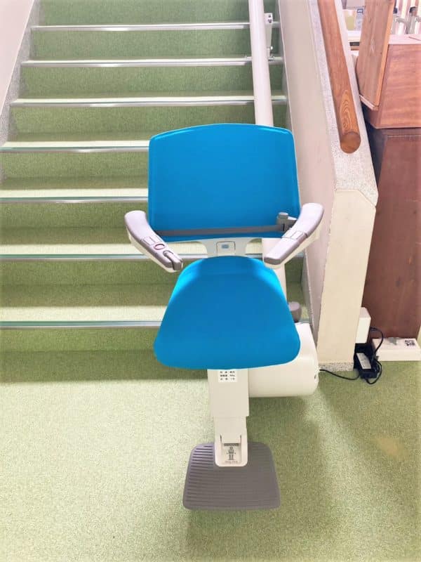 いす式階段昇降機、階段リフト、階段、コの字階段、福祉用具