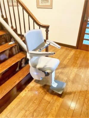 いす式階段昇降機、階段リフト、階段、福祉用具