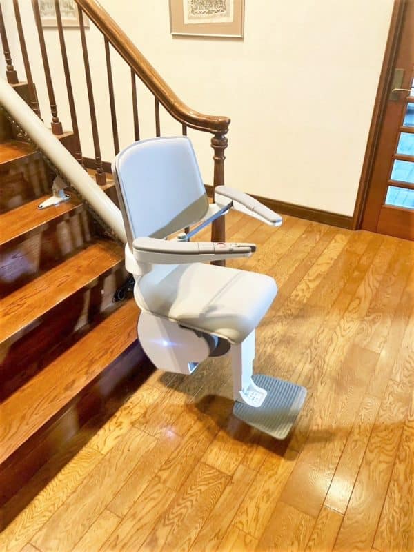 いす式階段昇降機、階段リフト、階段、福祉用具