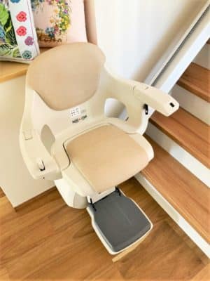いす式階段昇降機、階段リフト、階段、福祉用具