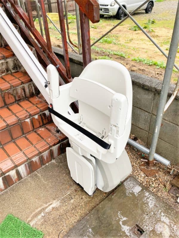 いす式階段昇降機、階段リフト、階段、屋外階段、福祉用具