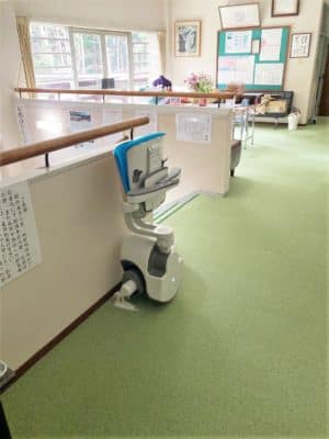 いす式階段昇降機、階段リフト、階段、コの字階段、福祉用具