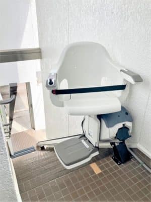 階段昇降機、昇降リフト、階段リフト、福祉用具
