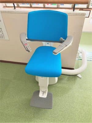 いす式階段昇降機、階段リフト、階段、コの字階段、福祉用具