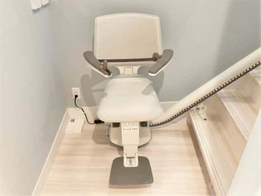 いす式階段昇降機、階段リフト、福祉用具、階段