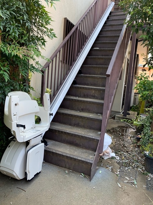 屋外　階段昇降機