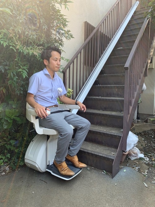 屋外　階段リフト