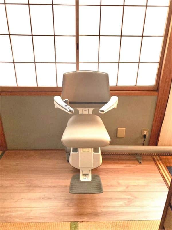 階段の昇り降りが楽になる福祉用具。階段昇降機。階段リフト。
