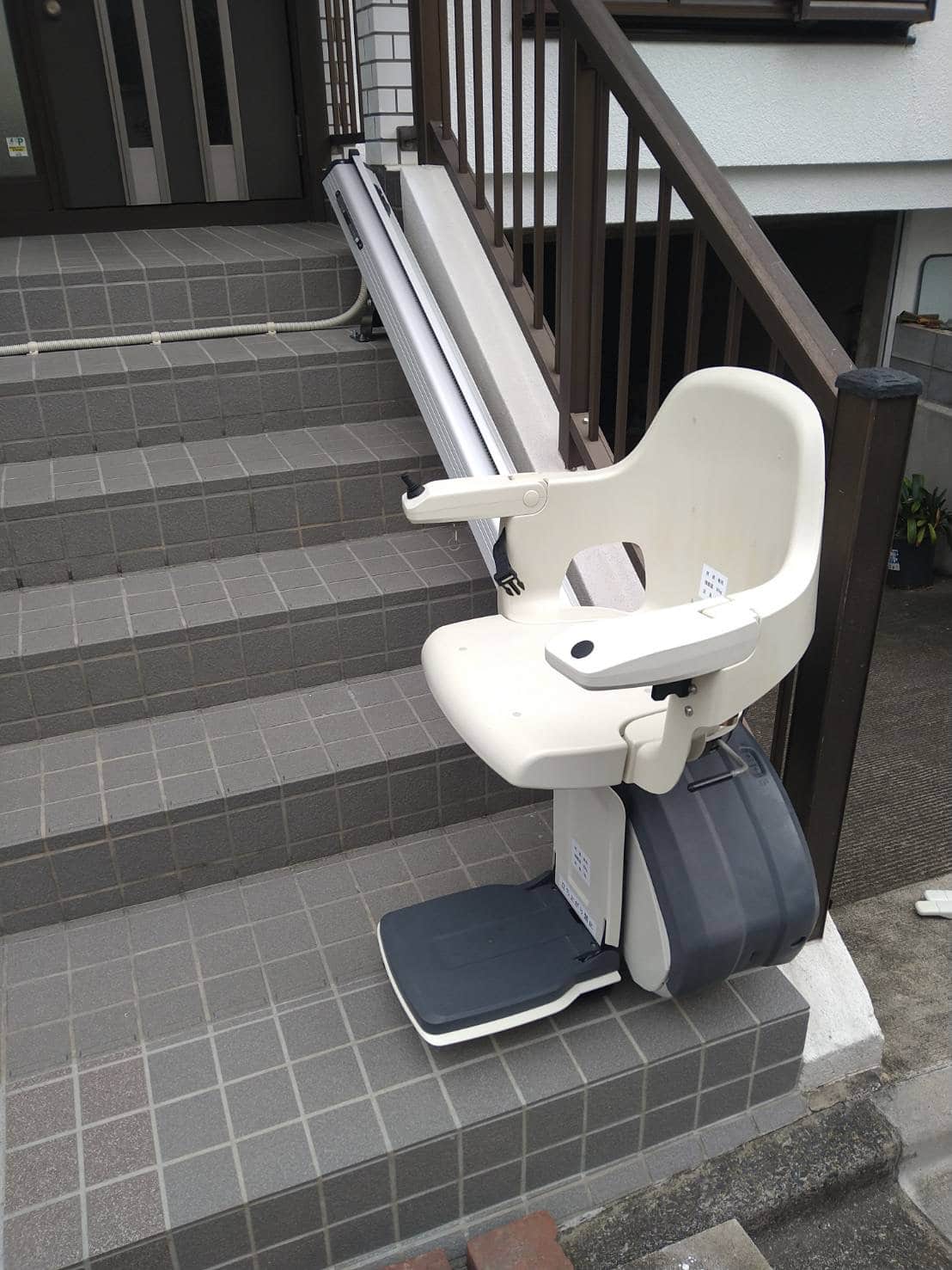 階段昇降機　屋外直線型　レンタル