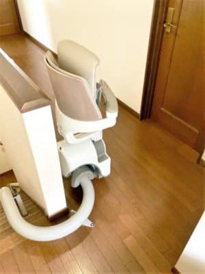 階段昇降機、階段リフト、屋内階段、L字階段