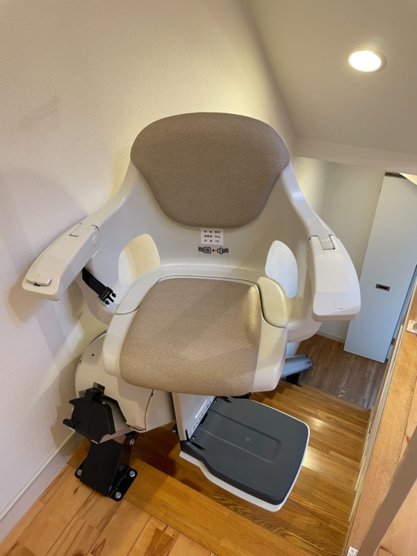 階段昇降機 直線型 上階手動回転タイプ