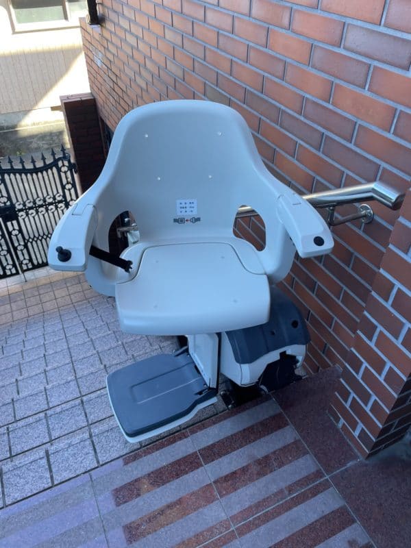 階段昇降機（屋外用）