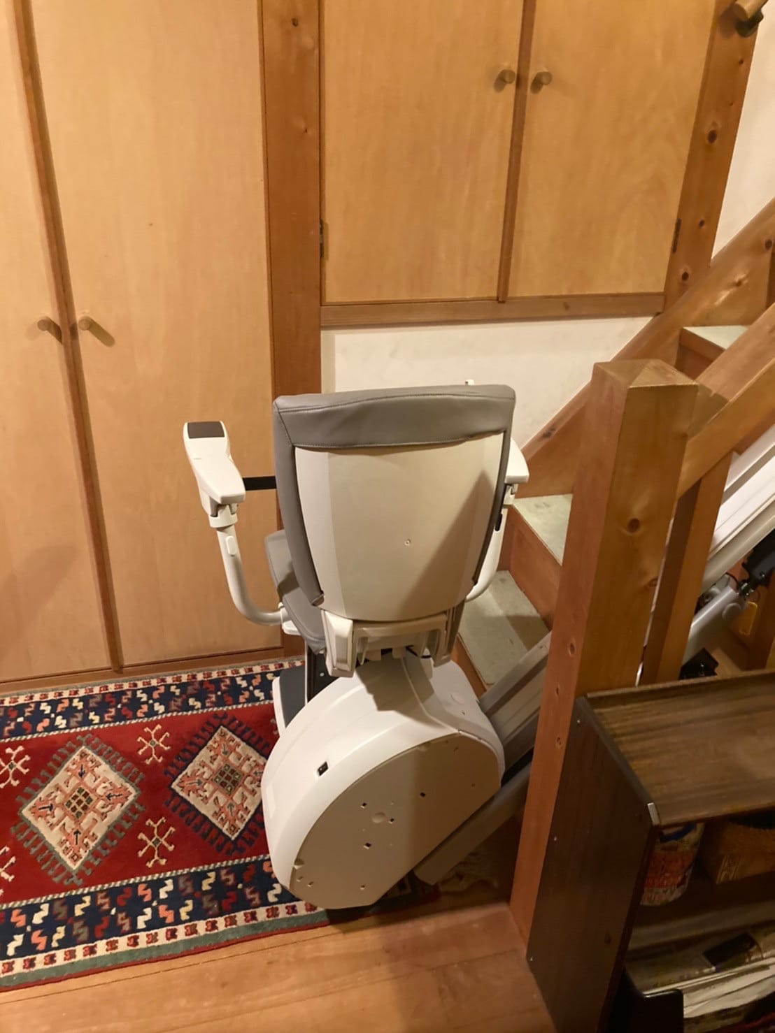 階段昇降機　折畳レール　屋内直線階段