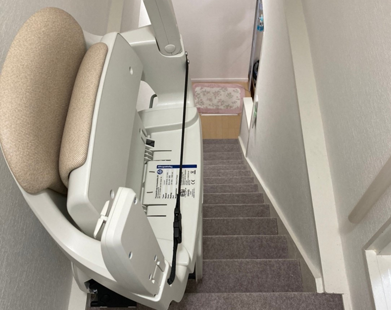 階段昇降機　レバント