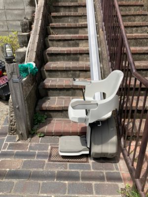 階段昇降機、階段リフト、福祉用具、階段、屋外階段