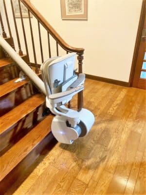 いす式階段昇降機、階段リフト、階段、福祉用具