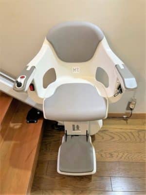 いす式階段昇降機、階段リフト、階段、福祉用具