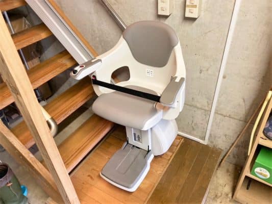 階段昇降機、階段リフト、福祉用具