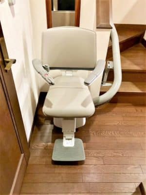 階段昇降機、階段リフト、屋内階段、L字階段